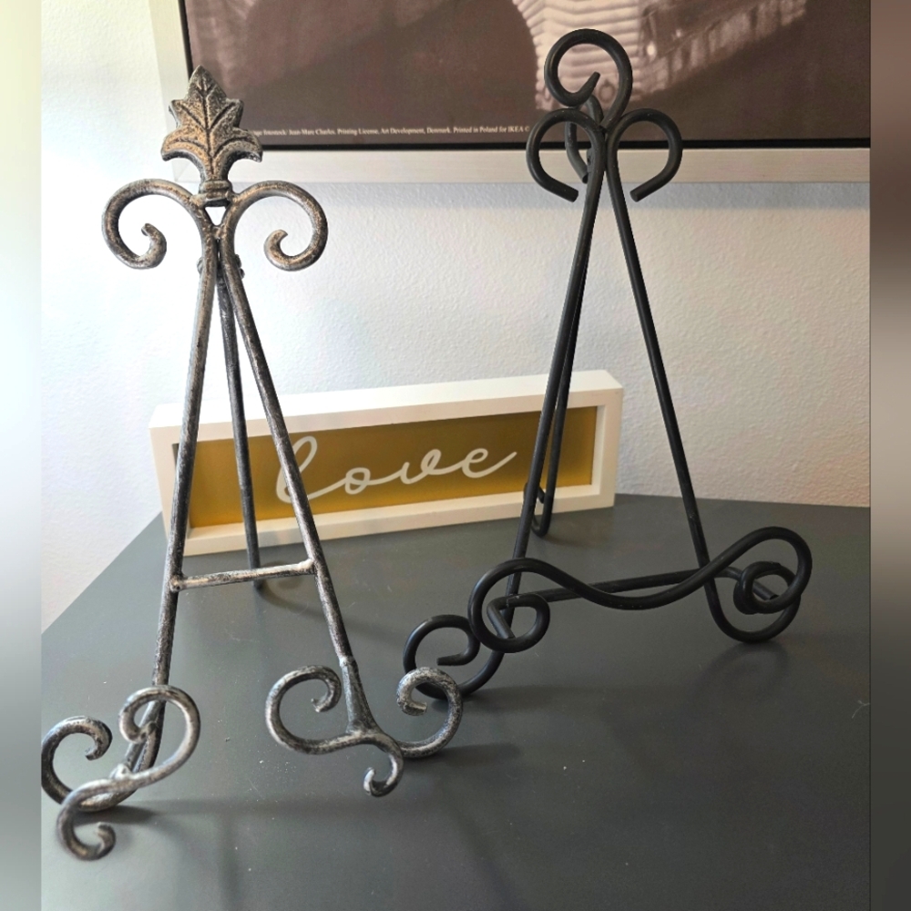 Easels In Metal